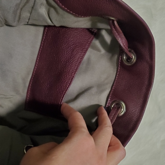 Roots tribe leather bucket bag - Picture 3 of 8